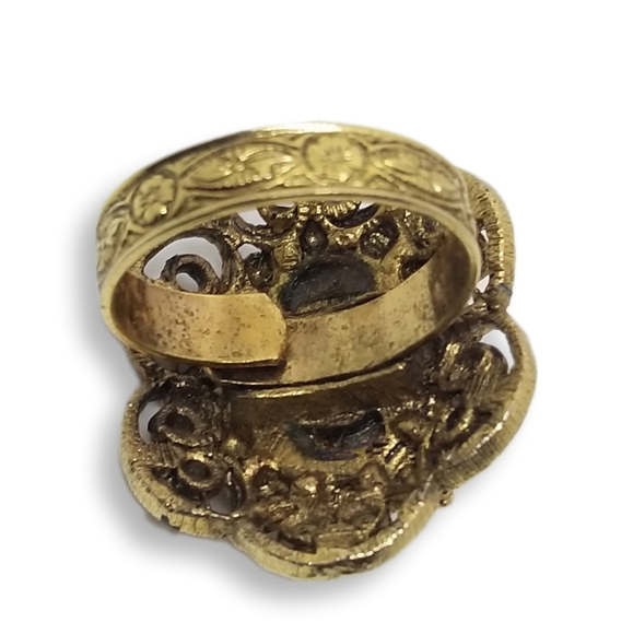 VINTAGE FILIGREE GOLDTONE & LAPIS LAZULI STONE STATEMENT COCKTAIL RING - Picture 7 of 7